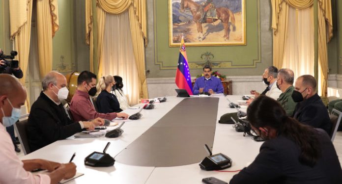 Presidente Maduro anuncia cambios en cuatro ministerios 1 09 EG 5705 P 696x464 1