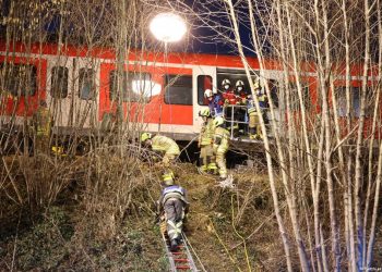Impacto de trenes deja un muerto y 86 heridos en Sant Boi Barcelona