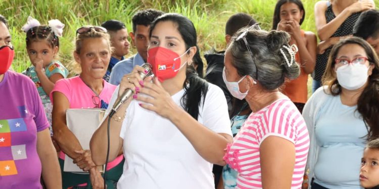 Alcaldesa Angie Quintana enaltece espíritu luchador de mujeres valeranas