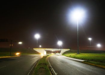 Ana Fuentes deja completamente iluminado distribuidor El Monumental