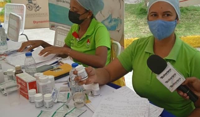 El alcalde José Manuel Suárez realizó entrega de sillas de ruedas, medicinas y canasta de bebés