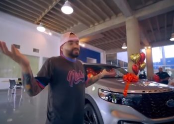 Nacho le regaló una camioneta a su esposa por el día de las madres