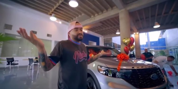 Nacho le regaló una camioneta a su esposa por el día de las madres 1 Nacho le regaló una camioneta a su esposa por el día de las madres