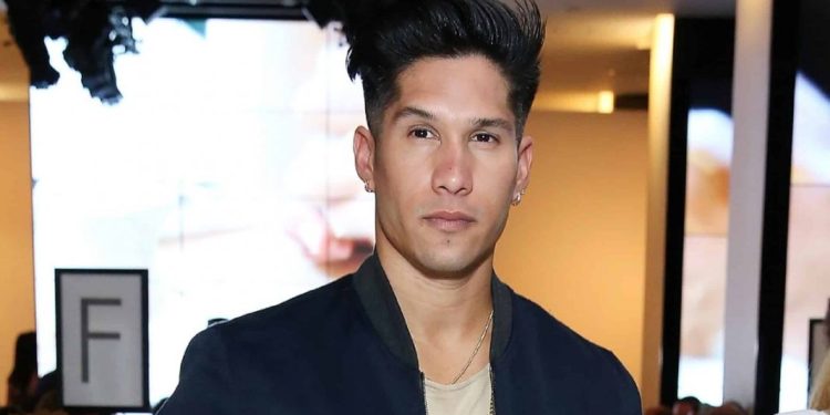 Entrenador de Chyno Miranda reveló que enfermedad del cantante es incurable