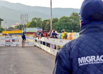 Los colombianos en Venezuela que estén inscritos para votar en su país serán eximidos de la medida y podrán sufragar en sus lugares de empadronamiento.