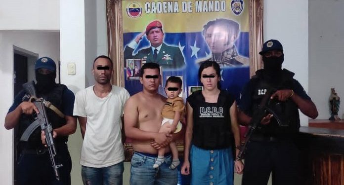 Una familia fue rescatada por la policía tras querer comprar un autobús ofertado en Marketplace 1 familia rescatada