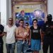 Una familia fue rescatada por la policía tras querer comprar un autobús ofertado en Marketplace 11 familia rescatada