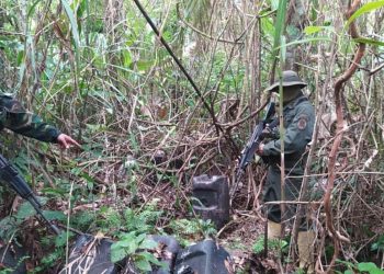 fanb destruye a los tancol insumos quimicos para procesamiento de drogas en zona fronteriza 101992