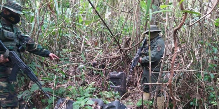 FANB destruye a los Tancol insumos químicos 1 fanb destruye a los tancol insumos quimicos para procesamiento de drogas en zona fronteriza 101992