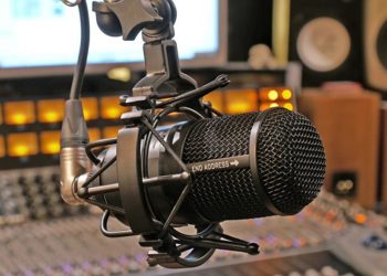 En el país, varios estados celebran en esta fecha diversas actividades que involucran a quienes hacen vida en una cabina de radio.