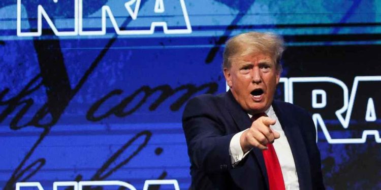 Donald Trump calificó de "grotesco esfuerzos" para controlar las armas en EE.UU. 1 Trump asegura que EE.UU. ya no es un país potencia en el tema energético
