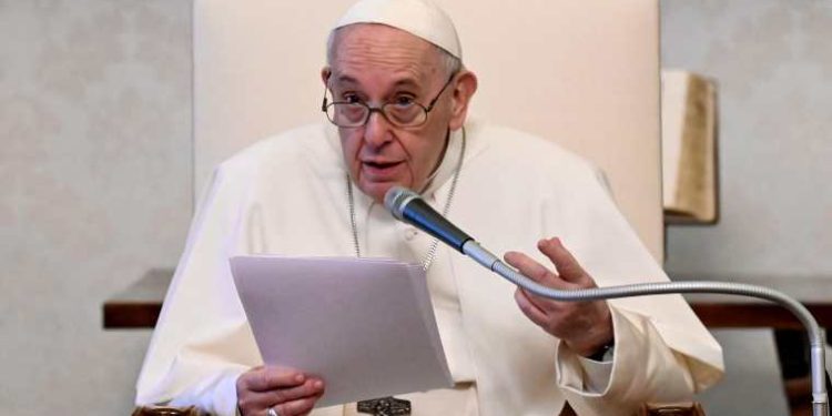 El papa pide la paz "para los responsables de las naciones" 1 "Cuanto más advertimos en nuestro interior nerviosismo, intolerancia, rabia, más debemos pedir al Señor el Espíritu de la paz", dijo el Pontífice.