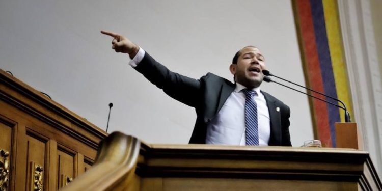 Parlamentario Marco Quiñones: "Llenar el tanque en Venezuela es una tortura diaria" 1 Diputado de la Asamblea Nacional (AN), por el partido Voluntad Popular