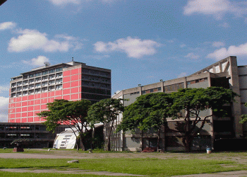 Actas no verificadas, falta de sellos, ausencia de testigos para el cierre de mesas, son parte de las irregularidades que denuncian desde la Comisión Electoral.