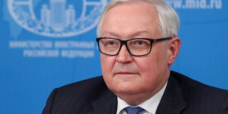 Rusia avisa a EE UU: Armar a Ucrania aumenta el riesgo de un choque directo 1 El viceministro Serguéi Riabkov criticó el nuevo paquete de ayuda militar estadounidense a Ucrania por valor de 700 millones de dólares, que, según fuentes del Gobierno estadounidense, incluye los High Mobility Artillery Rocket Systems, sistemas de Cohetes de Artillería de Alta Movilidad.