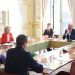 La UE oficializa su sexto paquete de sanciones contra Rusia 12 Incluyen la desconexión de bancos rusos del sistema SWIFT, y la prohibición de la transmisión de los canales de televisión rusos Rossiya RTR/RTR Planeta, Rossiya 24 y TVC International.