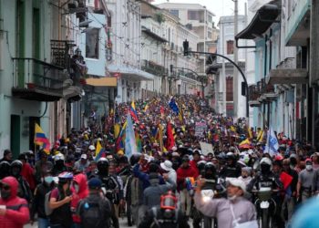 Cuatro muertos y 90 heridos, tras diez días de protestas en Ecuador 1 El gobierno del presidente Guillermo Lasso rechaza derogar el estado de excepción para iniciar el diálogo.