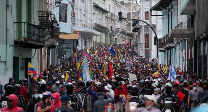 Cuatro muertos y 90 heridos, tras diez días de protestas en Ecuador 1 El gobierno del presidente Guillermo Lasso rechaza derogar el estado de excepción para iniciar el diálogo.