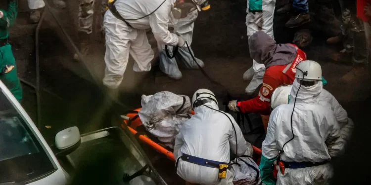 La explosión, ocurrida el lunes, liberó altas concentraciones de monóxido de carbono que hacen más difícil el acceso al lugar para el rescate de los mineros atrapados.