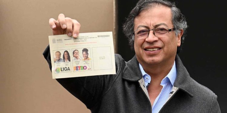 Gustavo Petro vota en segunda vuelta AFP 1