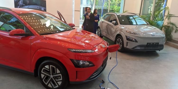 Hyundai presenta su primer vehículo eléctrico en Venezuela 1 El crossover 100% eléctrico tiene un alcance de hasta 300 Km en su versión de 39 Km/h.