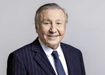 Por los presuntos hechos que hacen referencia a delitos contra la administración pública, cuando ejerció como alcalde de Bucaramanga.