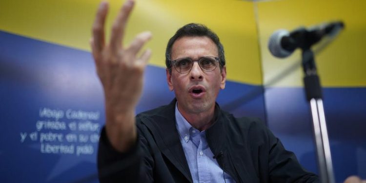 Capriles afirma que con ingresos del país el salario se puede ajustar a 200 dólares