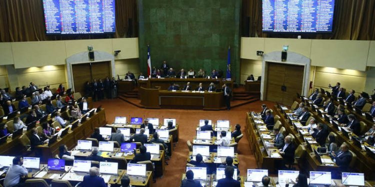 Cámara de Diputados de Chile declara terroristas a organizaciones mapuche 1 Pidió al presidente Boric instruir al Departamento de Estado de EEUU declarar a la Coordinadora Arauco-Malleco, a su brazo armado Órganos de Resistencia Territorial y a Weichán Auka Mapu, como organizaciones terroristas.