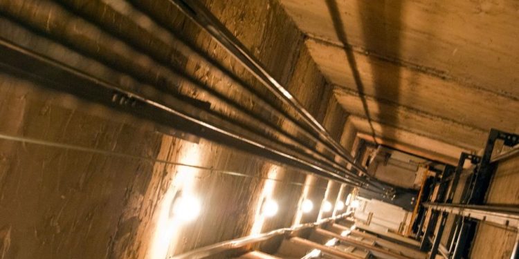 Muere niña de 5 años al caer en la fosa de un ascensor 1 Cayó al vacío por la fosa de un ascensor de edificio de la Gran Misión Vivienda Venezuela, en la avenida Libertador.