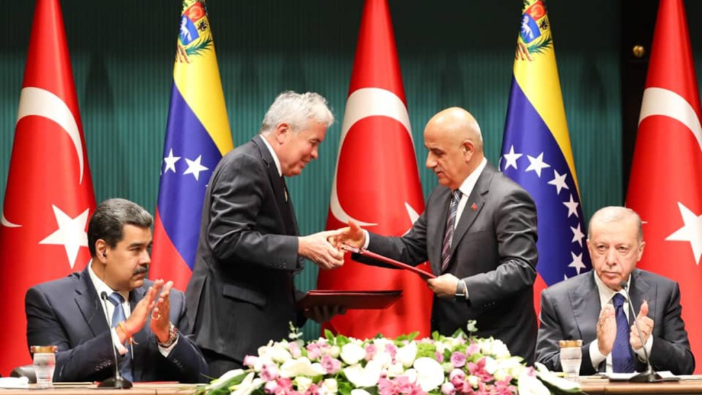 Venezuela y Turquía firman acuerdos en turismo, agricultura y finanzas
