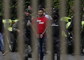 Se trata de cuatro personas colombianas y un venezolano, que serían imputados por los delitos de homicidio agravado y porte ilegal de armas.