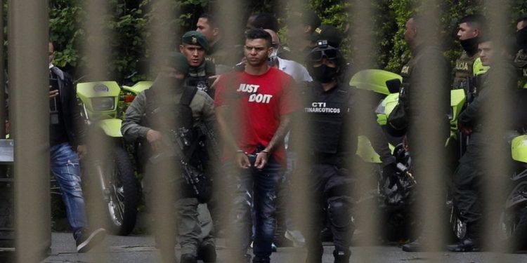 Trasladan a Cartagena a presuntos implicados en crimen del fiscal paraguayo 1 Se trata de cuatro personas colombianas y un venezolano, que serían imputados por los delitos de homicidio agravado y porte ilegal de armas.