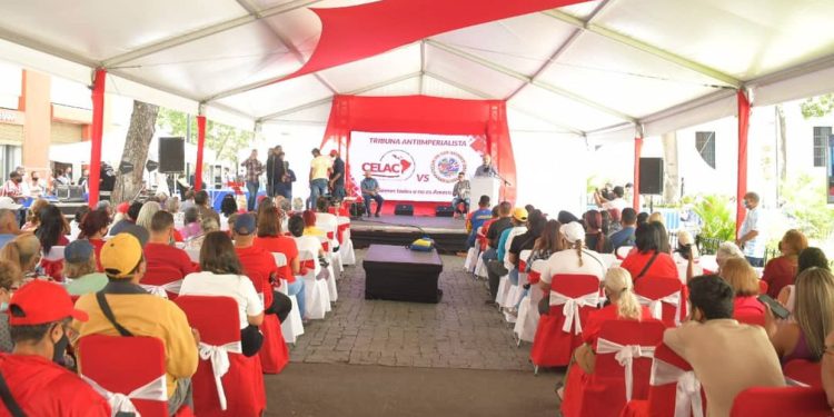 PSUV realiza Tribuna Antiimperialista en Caracas para rechazar política de exclusión de EEUU 1 Aseveran que Venezuela está atravesando un momento crucial en sus luchas más allá de la frontera.