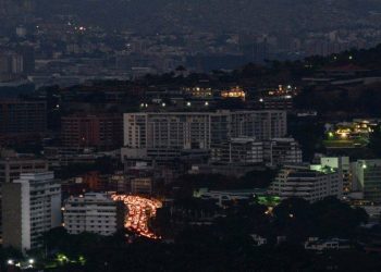 reportan falla de luz en caracas y otros estados del pais 103204