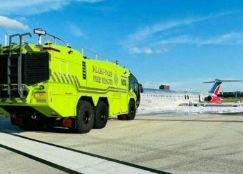 Red Air, una aerolínea dominicana de bajo coste lanzada en noviembre de 2021, dijo que el avión llegaba desde Santo Domingo cuando se encontró con "dificultades técnicas".