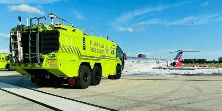 Un avión con más de 100 pasajeros se incendió al aterrizar en Miami 1 Red Air, una aerolínea dominicana de bajo coste lanzada en noviembre de 2021, dijo que el avión llegaba desde Santo Domingo cuando se encontró con "dificultades técnicas".