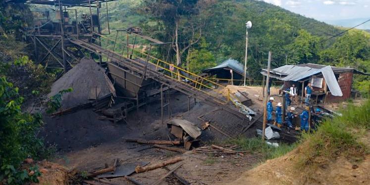 Encuentran un cuerpo de los 14 atrapados en una mina del noreste de Colombia 1 La estatal Agencia Nacional de Minería dijo en un comunicado que esta madrugada "fue hallado el cuerpo sin vida de uno de los trabajadores".