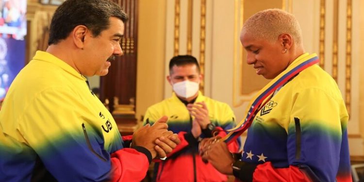 Maduro celebra la victoria de la reina del Salto Triple, Yulimar Rojas 1 Maduro celebra la victoria de la reina del Salto Triple, Yulimar Rojas