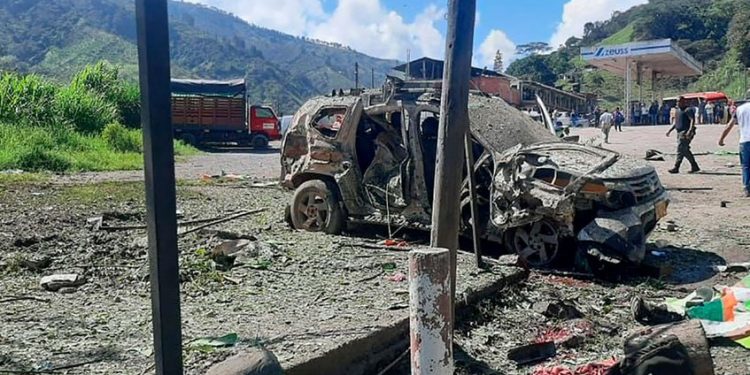 Atentado en puesto de control con explosivos en Colombia dejó 2 muertos y 2 heridos 1 Atentado en puesto de control con explosivos en Colombia dejó 2 muertos y 2 heridos