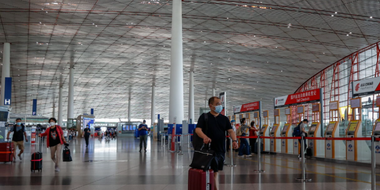 Autoridades chinas aseguran que es una orden obligatoria para los extranjeros que ingresen al país