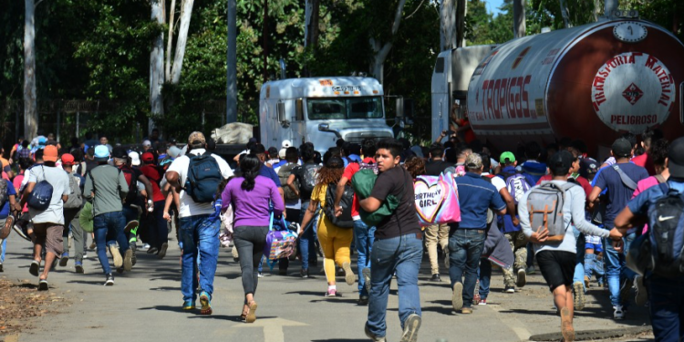 Caravanas encabezadas por migrantes venezolanos partieron desde frontera sur de México 1 Los migrantes aseguraron que realizarán el recorrido de manera pacifica