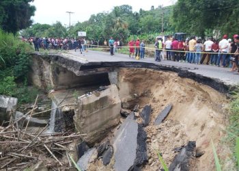 Colapsó vía que comunica Mérida con Zulia
