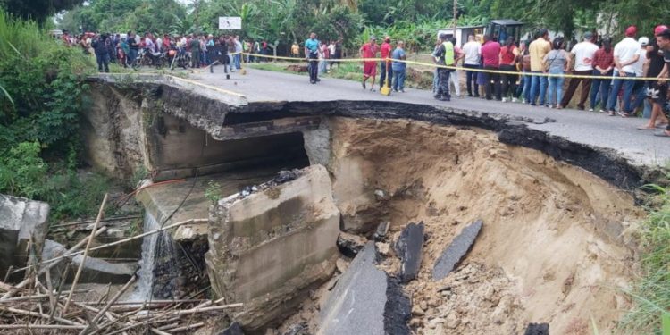 Colapsó vía que comunica Mérida con Zulia 1 Colapsó vía que comunica Mérida con Zulia