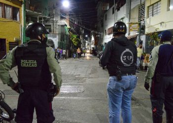 Hasta el momento la zona se encuentra tomada por efectivos de PoliChacao y comisiones del Cicpc.