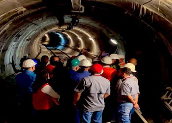 Construyen mil 800 metros lineales de vía férrea en metro de Caracas