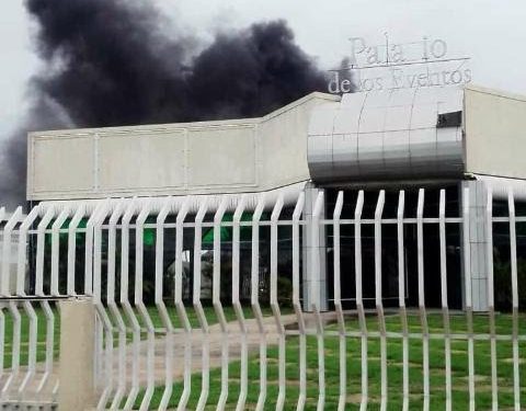 Palacio de los Eventos de Ciudad Bolívar agarró fuego 1 Palacio de los Eventos de Ciudad Bolívar agarró fuego