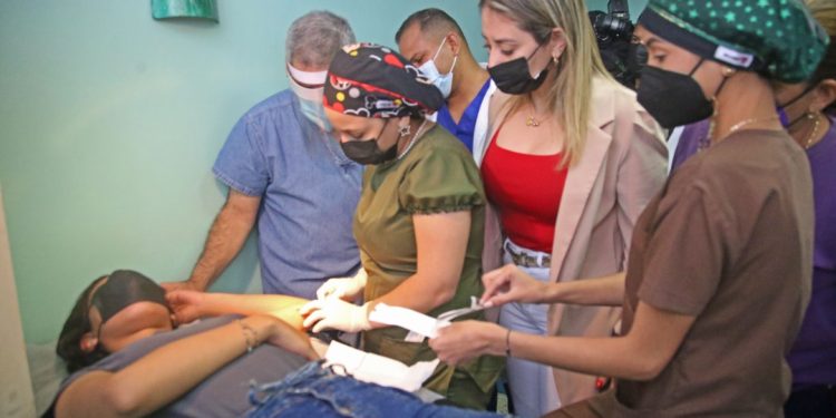 Gobierno regional arranco programa de planificación familiar en el ambulatorio vargas 1 La primera dama del estado Monagas y responsable del Estado Mayor de Protección del Niño, Niña y Adolescente, Sorenelly Zambrano de Luna, supervisa el desarrollo del Programa de Planificación Familiar (Foto: Ruby González)