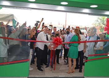 Gobernador Ernesto Luna abrió las puertas de sucursal número 12 de Farmadon en Maturín