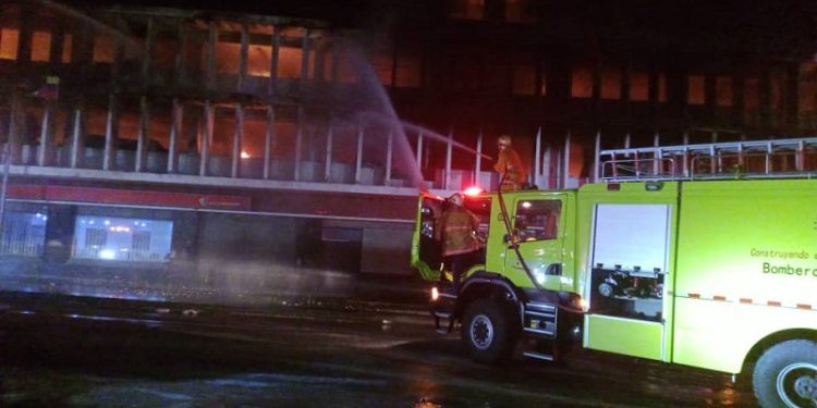 Bomberos de Caracas controlaron incendio en Quinta Crespo 1 Bomberos de Caracas controlaron incendio en Quinta Crespo