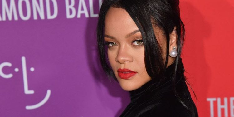 Rihanna es considerada la cantante más rica del mundo a temprana edad
